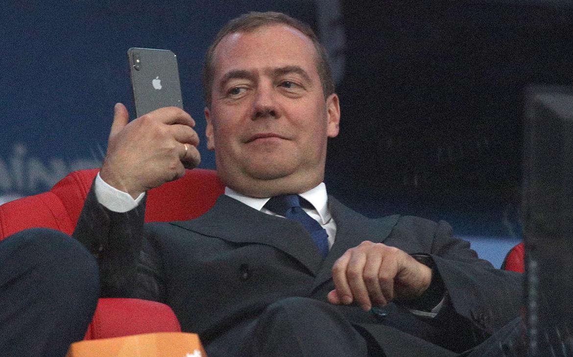 Медведев заявил, что сам пишет посты в своем Telegram