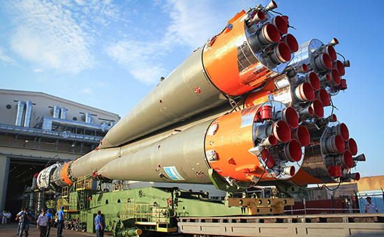 Вывоз ракеты космического назначения "Союз-ФГ" с разгонным блоком "Фрегат"