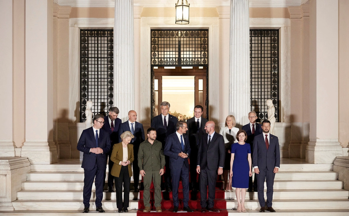  Dimitris Papamitsos / Greek Prime Minister’s Office / Reuters