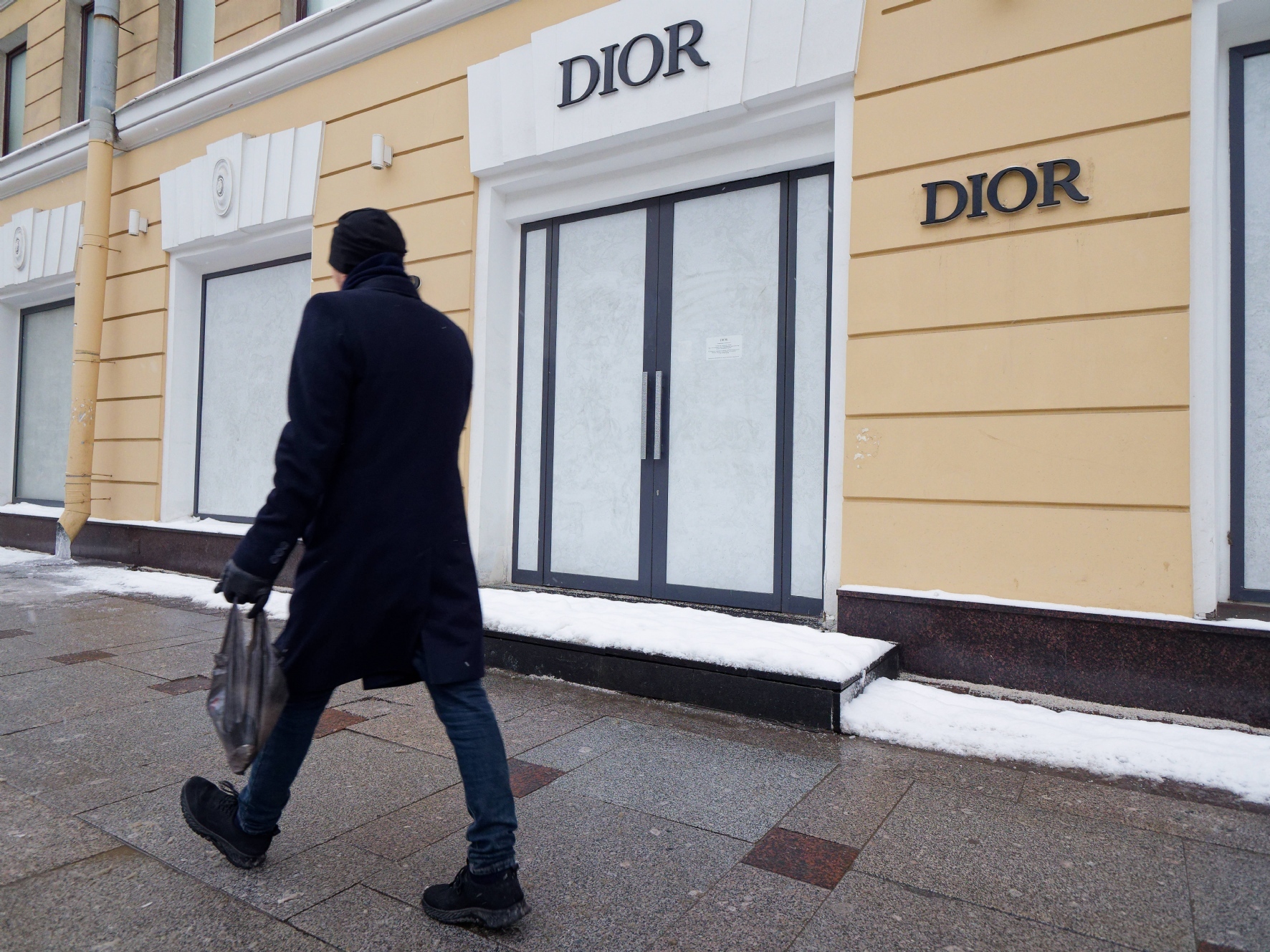 Стало известно, кто займёт бутики Dior и Rolex в центре Петербурга — РБК