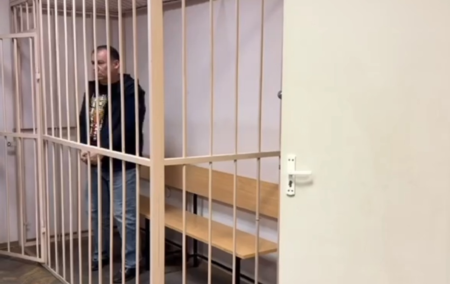 Глава администрации Лужского района Юрий Намлиев в суде