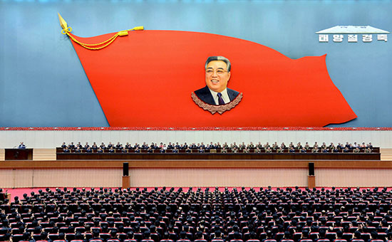 Заседание ЦК по случаю 104-й годовщины со дня рождения основателя Северной Кореи Ким Ир Сена


