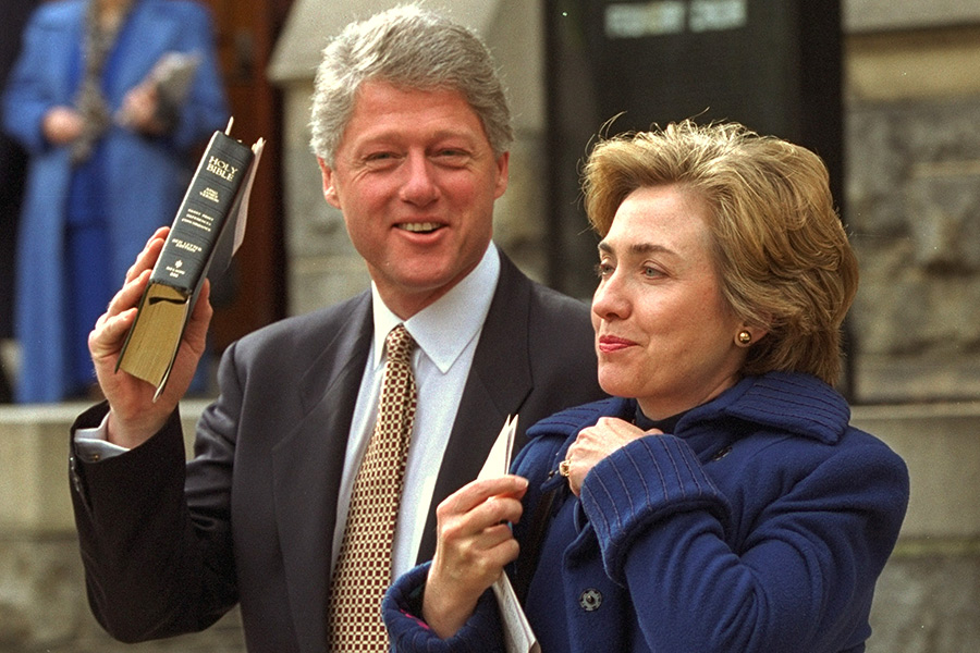 Президент США Билл Клинтон после&nbsp;вступления в&nbsp;должность в&nbsp;1993 году основал рабочую группу по&nbsp;разработке радикальной реформы здравоохранения, которую возглавила жена президента Хиллари Клинтон. Программу неформально называли Hillarycare. Проект реформы не&nbsp;прошел голосование в&nbsp;сенате.