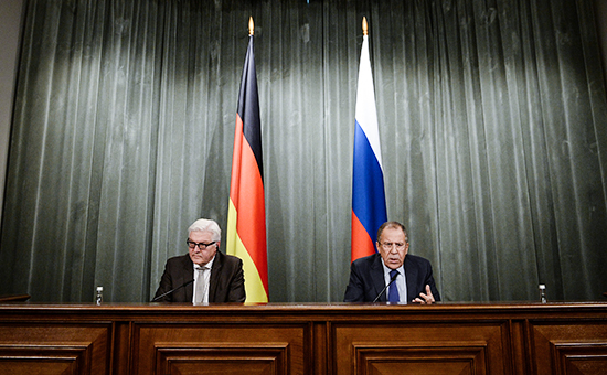 Главы МИД Германии и России Франк-Вальтер Штайнмайер (слева) и Сергей Лавров