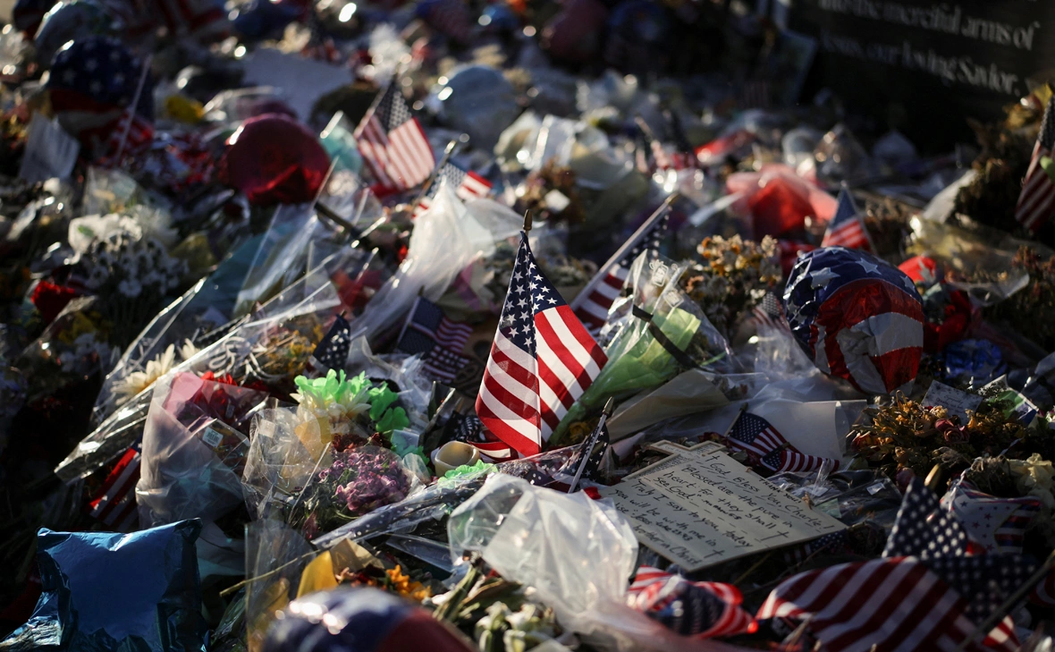 Daniel Cole / Reuters