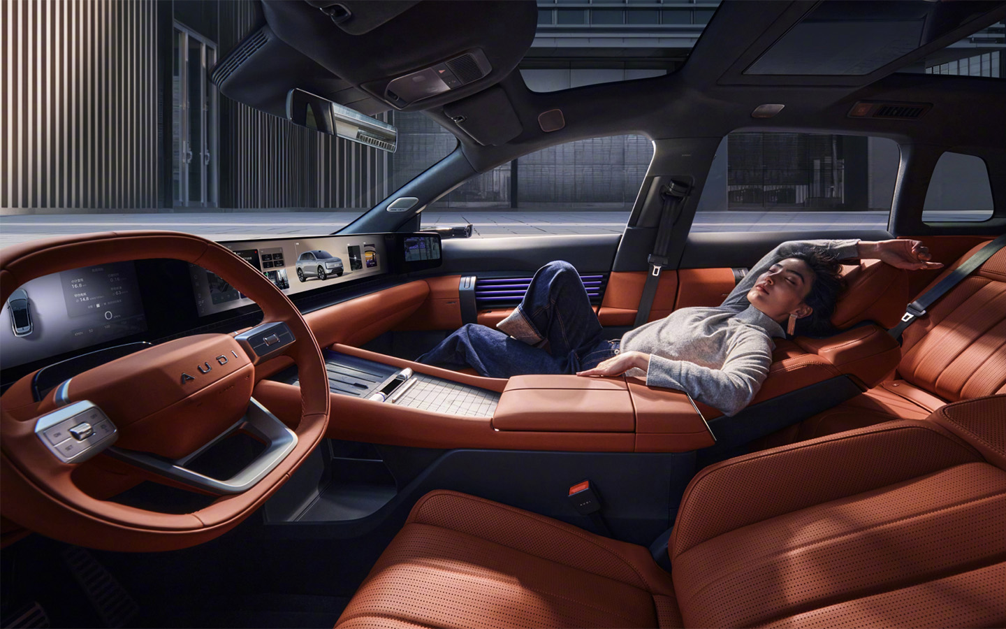 Пассажиры AUDI E7X получат множество функций комфорта, даже встроенный холодильник