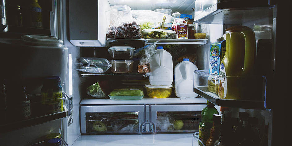 Чем можно помыть холодильник от запаха