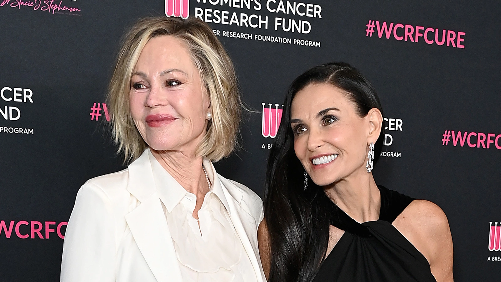 <p>Мелани Гриффит и Деми Мур на благотворительном вечере Women&#39;s Cancer Research Fund, 10 апреля 2024 года</p>