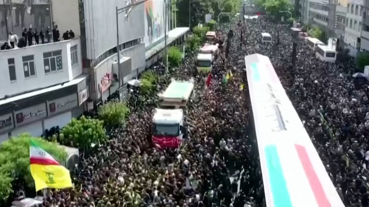 Тысячи иранцев вышли на улицы Тегерана для прощания с Раиси. Видео