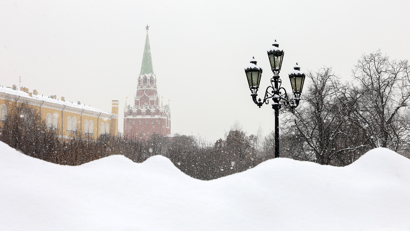 Когда в Москве растает снег. Ждать придется долго