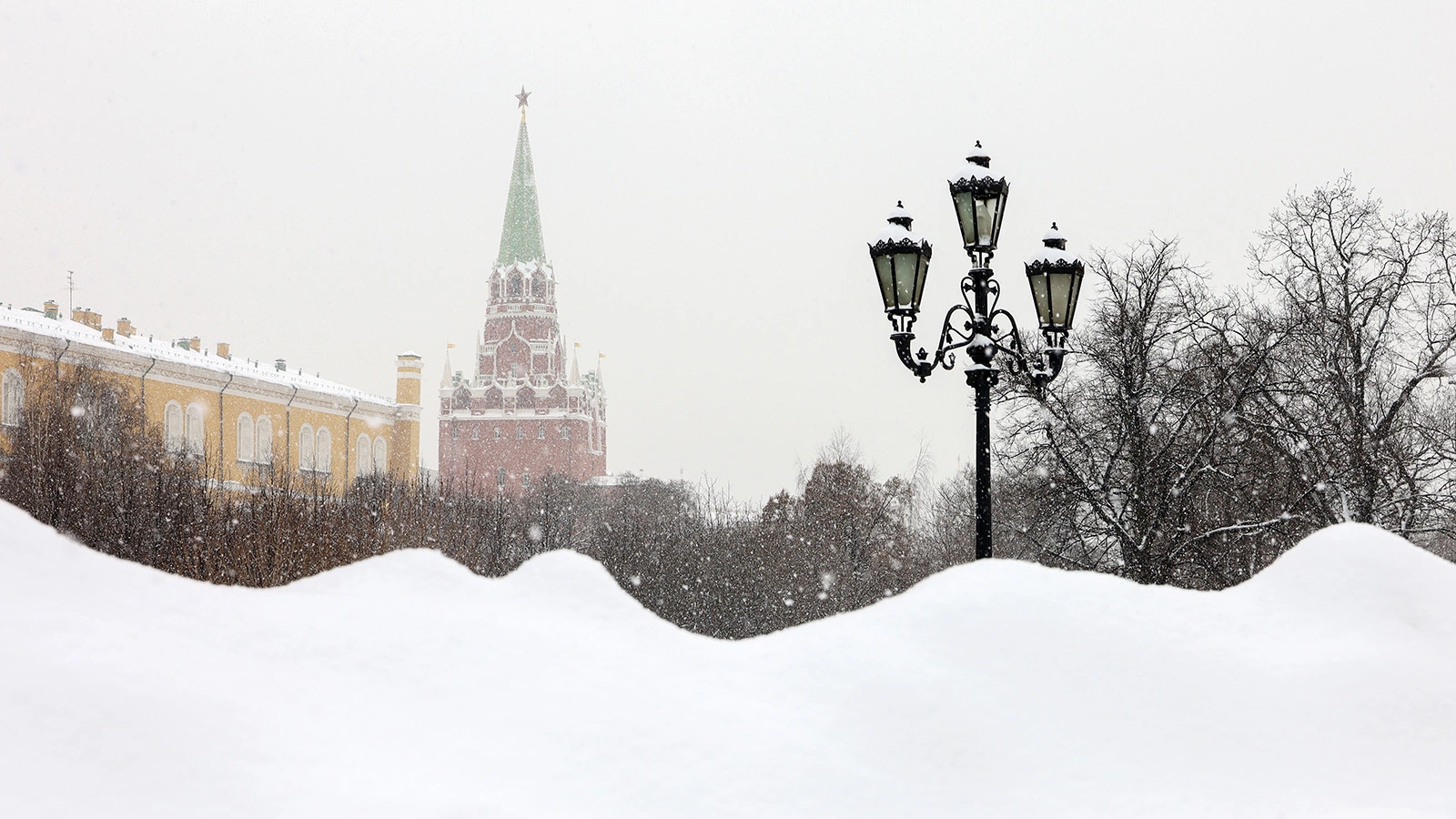 Когда в Москве растает снег. Ждать придется долго