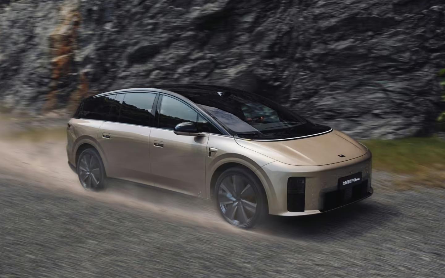 Li Auto представила кроссвэн i9. Он превращается в комнату отдыха