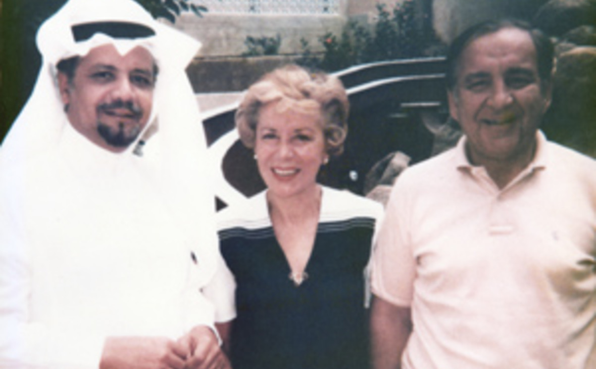Слева направо: министр нефти и минеральных ресурсов Саудовской Аравии с 1962 по 1986 год Ахмед Заки Ямани, Ванда Яблонски, президент Mobil Уильям Тавулареас&nbsp;