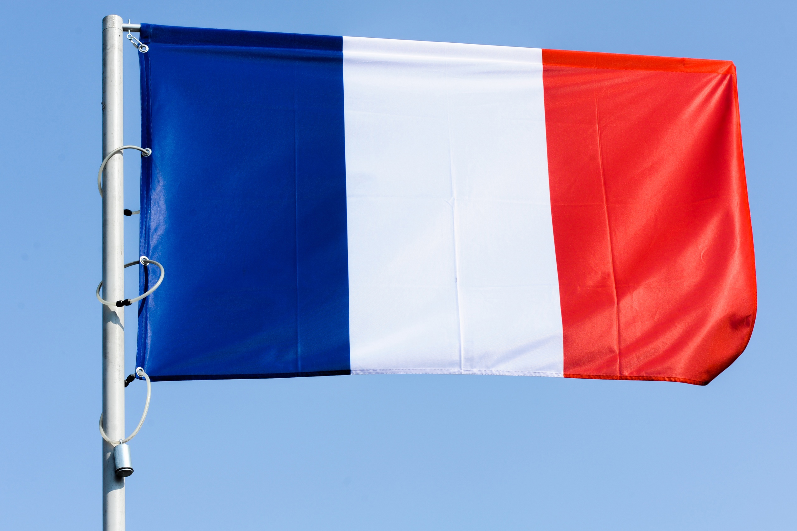 Флаги, напоминающие французские, появились в городе ХМАО к 9 Мая&nbsp;