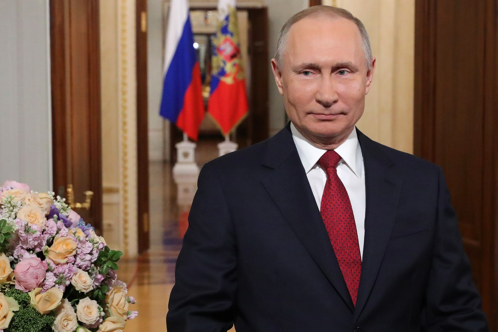 Владимир Путин поздравляет российских женщин с 8 Марта, 2021