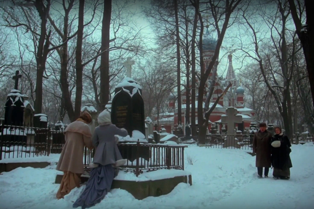 Эпизод из фильма «Жестокий романс» снимали в Донском монастыре в Москве