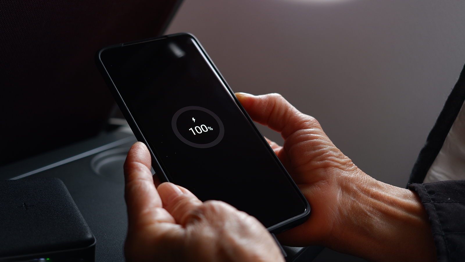 В России обсудили запрет на использование пауэрбанка в самолете. Причина