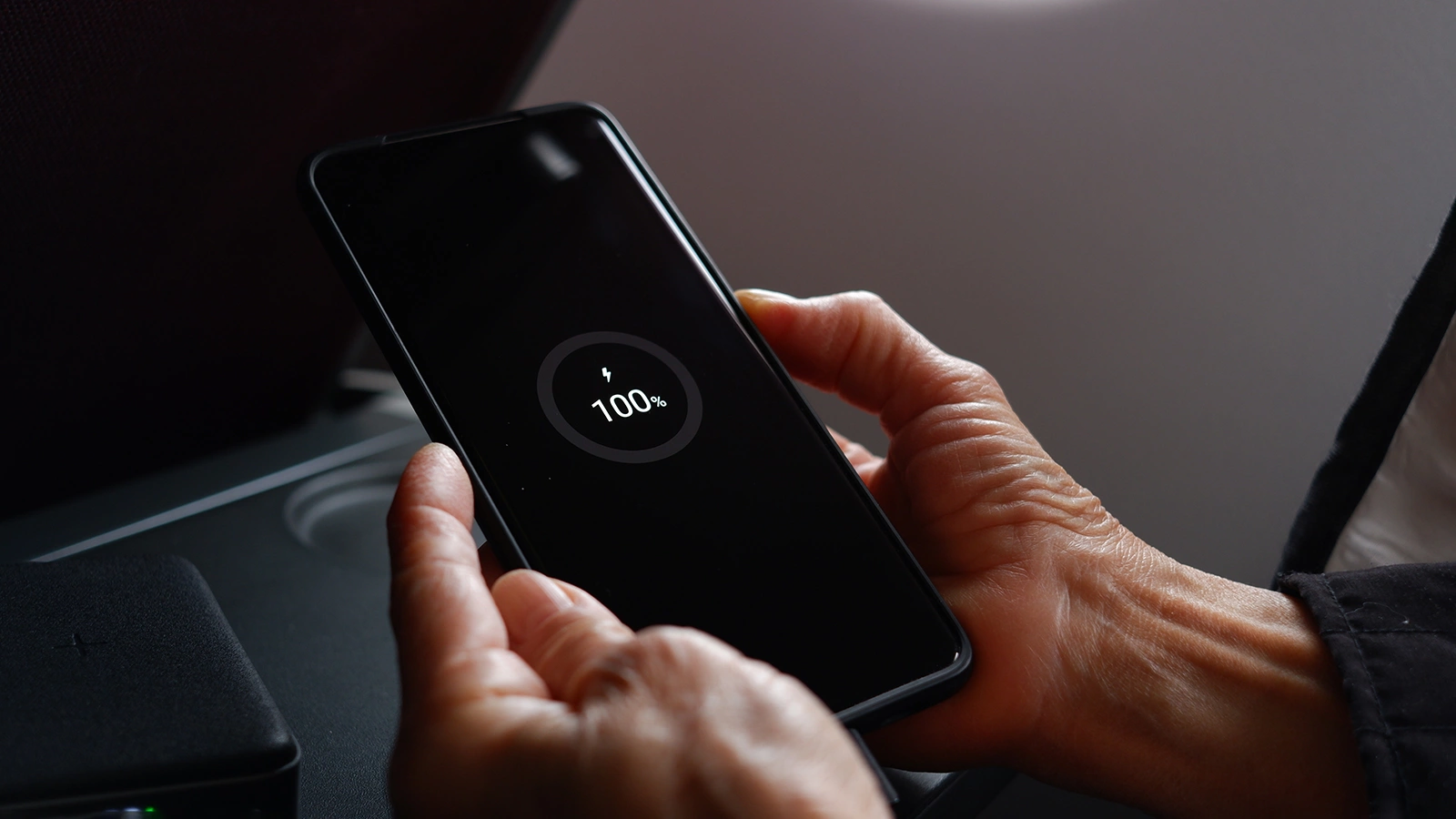 В России обсудили запрет на использование пауэрбанка в самолете. Причина