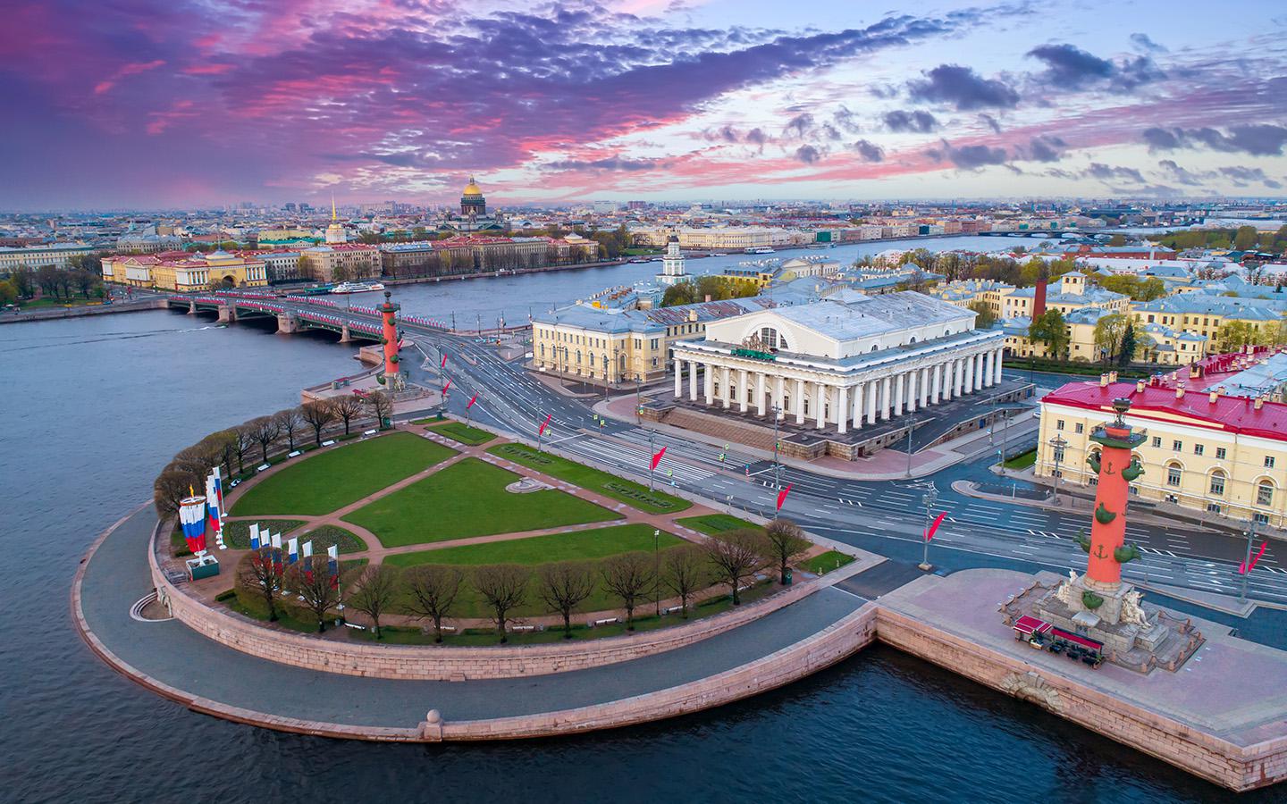 В Санкт-Петербурге перекроют ряд улиц 19 апреля. Список