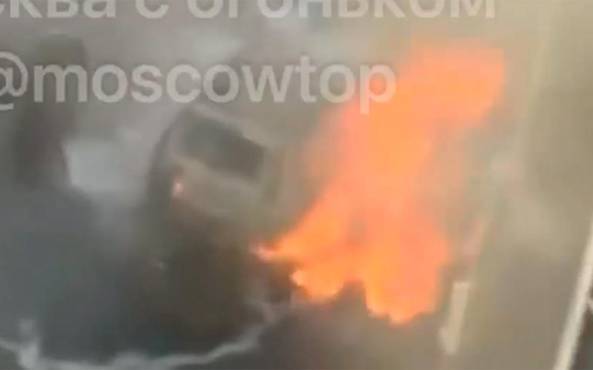 В центре Москвы загорелся автомобиль Ford