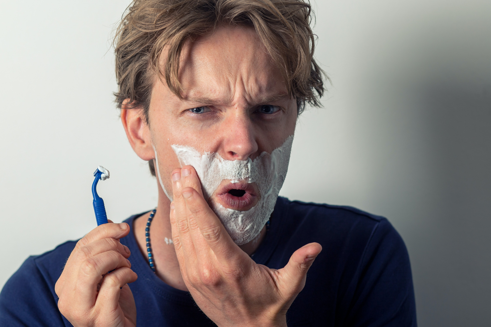 Прыщи после бритья: как от них избавиться?