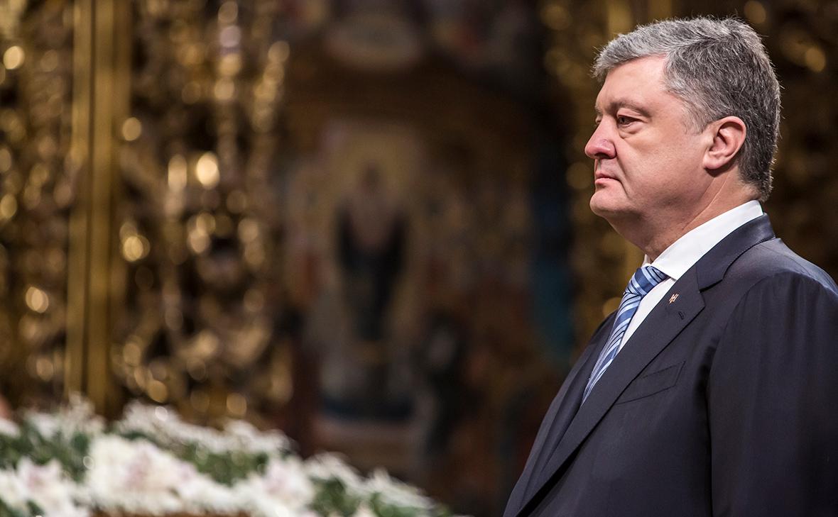 Порошенко пришел на богослужение ПЦУ в Киево-Печерской лавре
