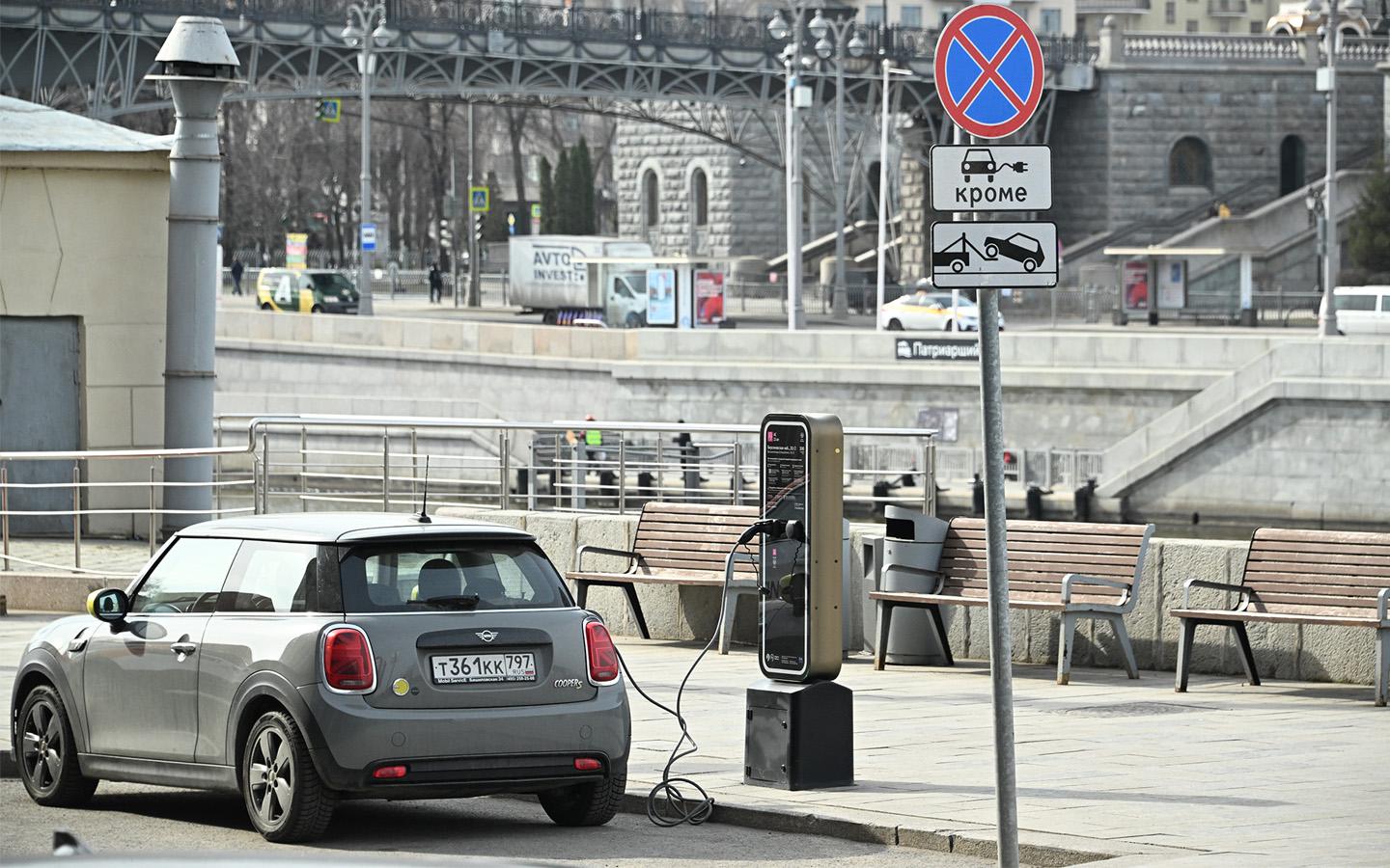 В Москве предложили продлить действие бесплатных зарядок для электрокаров
