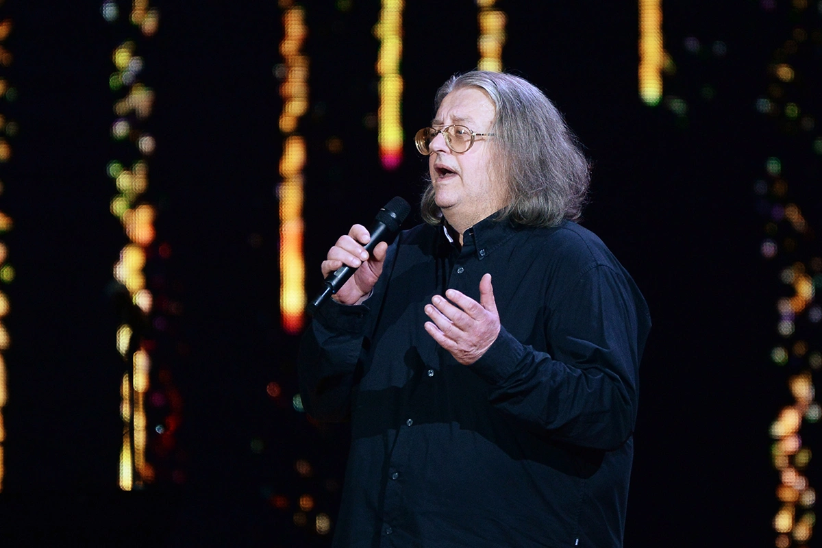 Александр Градский выступает на праздничном концерте в честь пятилетия телепроекта «Голос». 20 марта 2017 года