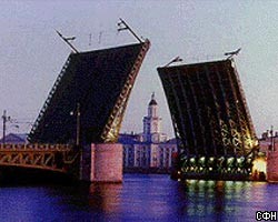 Дворцовый мост Петербурга пока не будут закрывать для автомашин