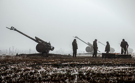 Ополченцы Донецкой народной республики (ДНР) на передовой в окрестностях Дебальцево Донецкой области. 2015 год


