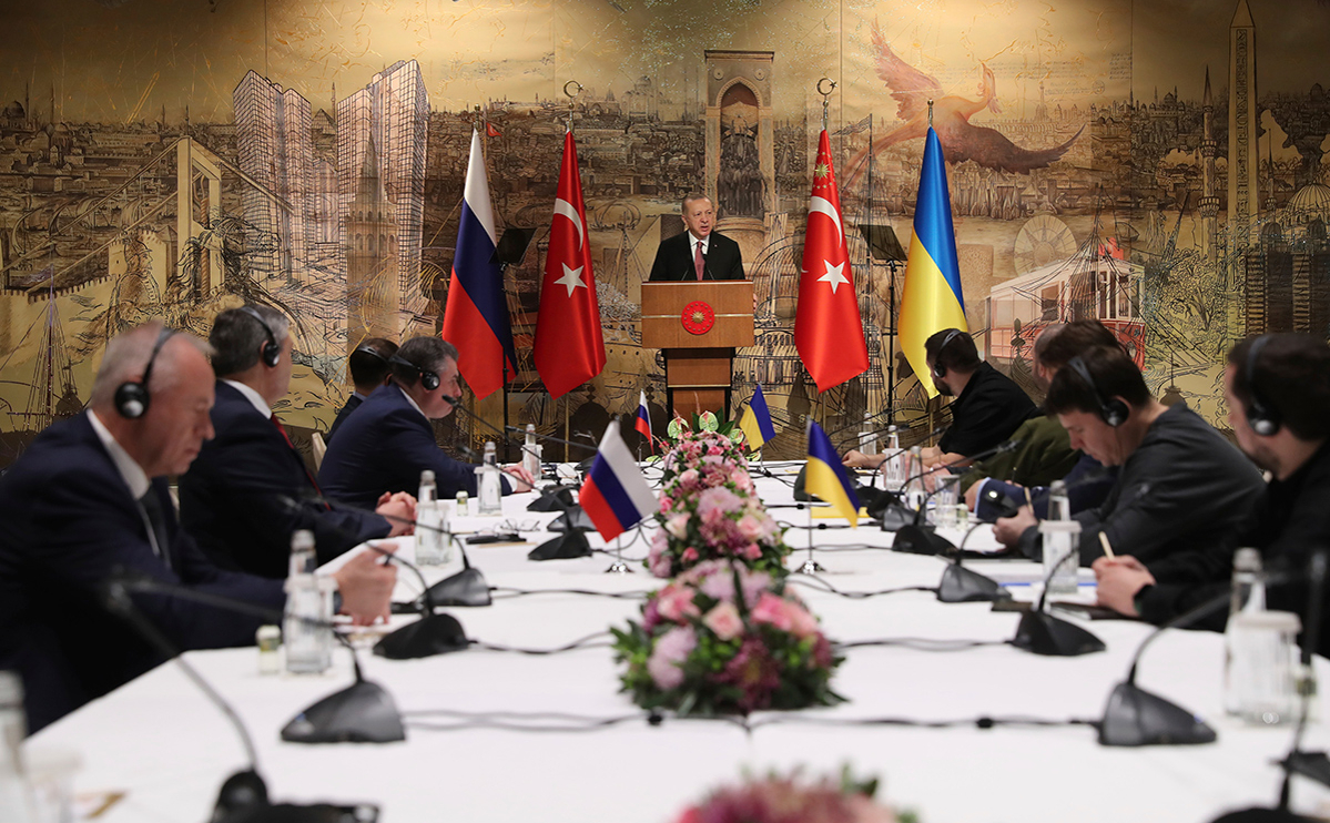 В Стамбуле начались переговоры России и Украины"/>













