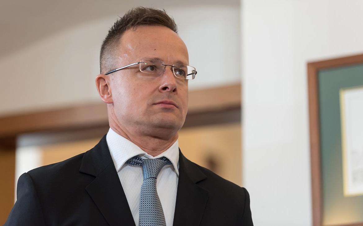 Глава МИД Венгрии призвал готовиться к нападкам со стороны Брюсселя