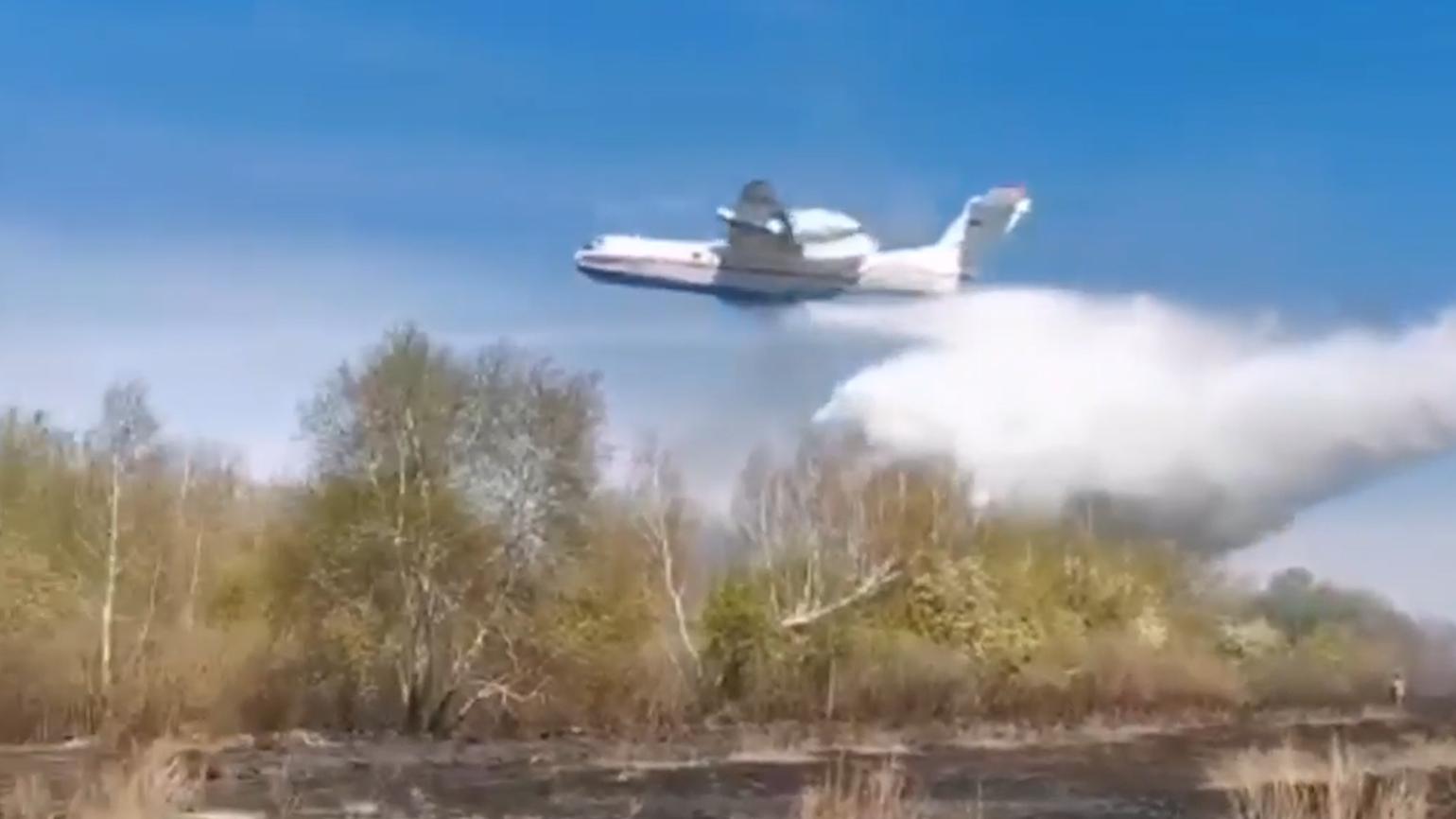 Самолеты и пожарный поезд направили для тушения пожара в Зауралье