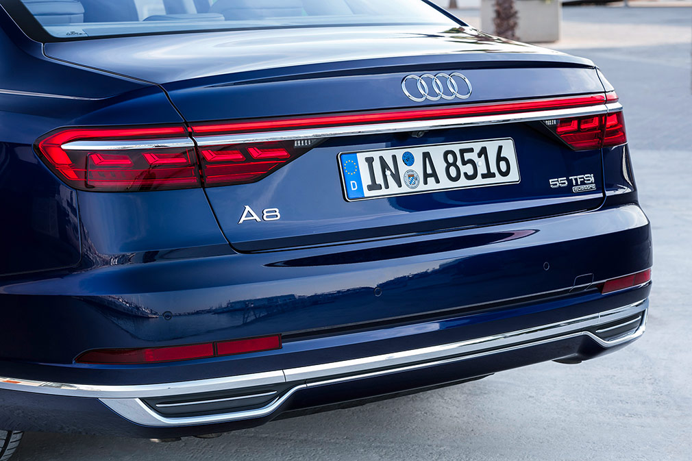 Видео: первый тест новой Audi A8