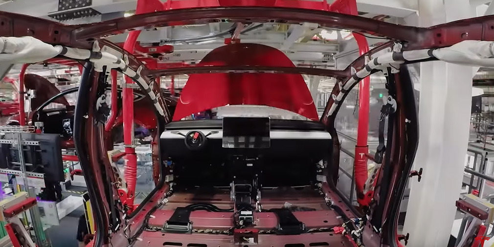 Tesla показала процесс сборки Model 3 на видео