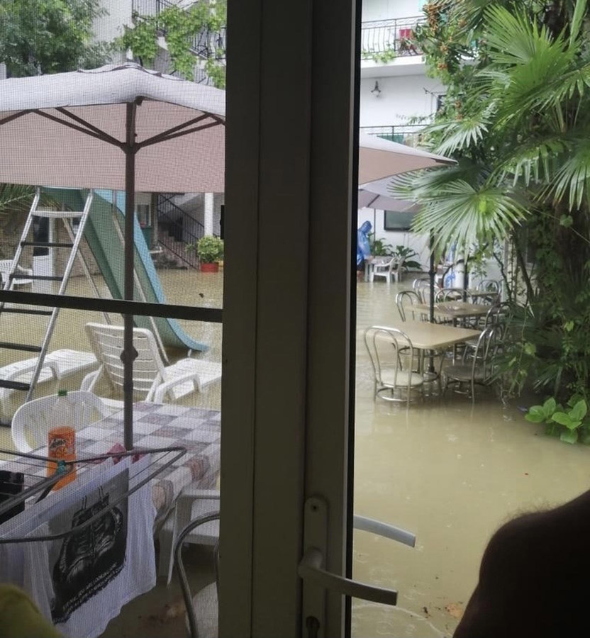 В Сочи включили сирены и предупредили об эвакуации из-за наводнения