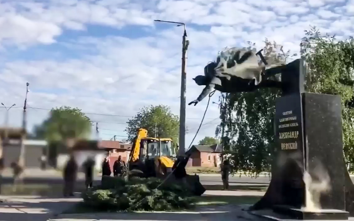 памятник александру невскому в москве