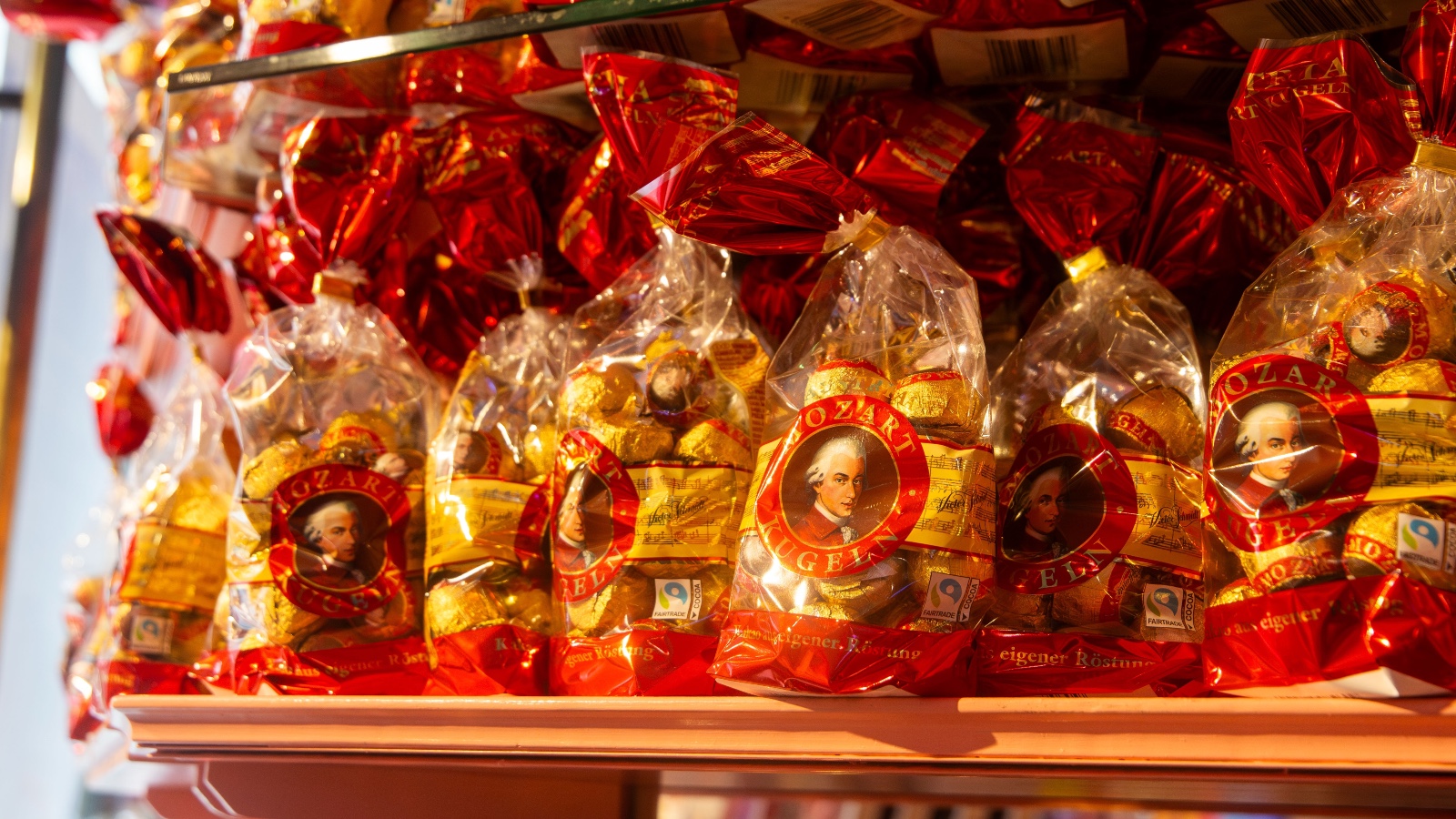 Легендарные конфеты Mozartkugeln перестанут производить в Зальцбурге ...