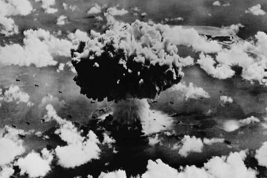 Мощный взрыв на атолле Бикини, 25 июля 1946 года