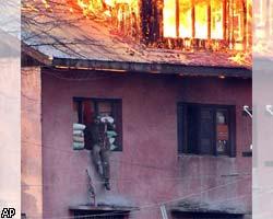 В Кашмире в горящем здании заблокировано 70 человек