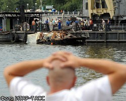Затонувший в Москве-реке катер "Ласточка" доставили в Южный порт
