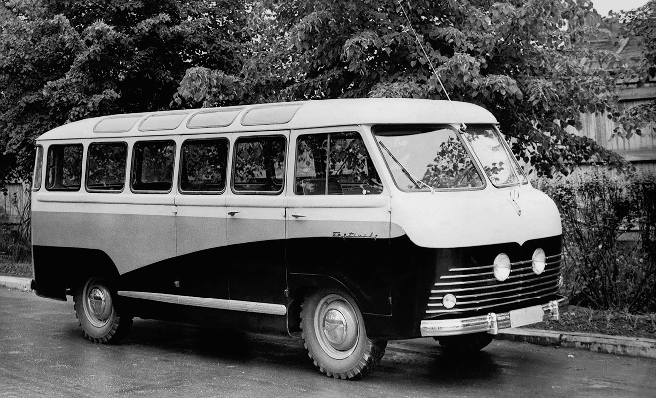 С 1949&nbsp;г. РАФ выпускал только большие автобусы, но в 1957&nbsp;г. на заводе решили создать советский аналог Volkswagen Transporter. Первый РАФ-10 &laquo;Фестиваль&raquo; группа конструкторов спроектировала и изготовила без ведома руководства на платформе ГАЗ-М20 &laquo;Победа&raquo; к VI Фестивалю молодежи и студентов. У машины был несущий кузов и 10 посадочных мест. Двигатель мощностью 52 л. с. разгонял микроавтобус до 80 км в час.
