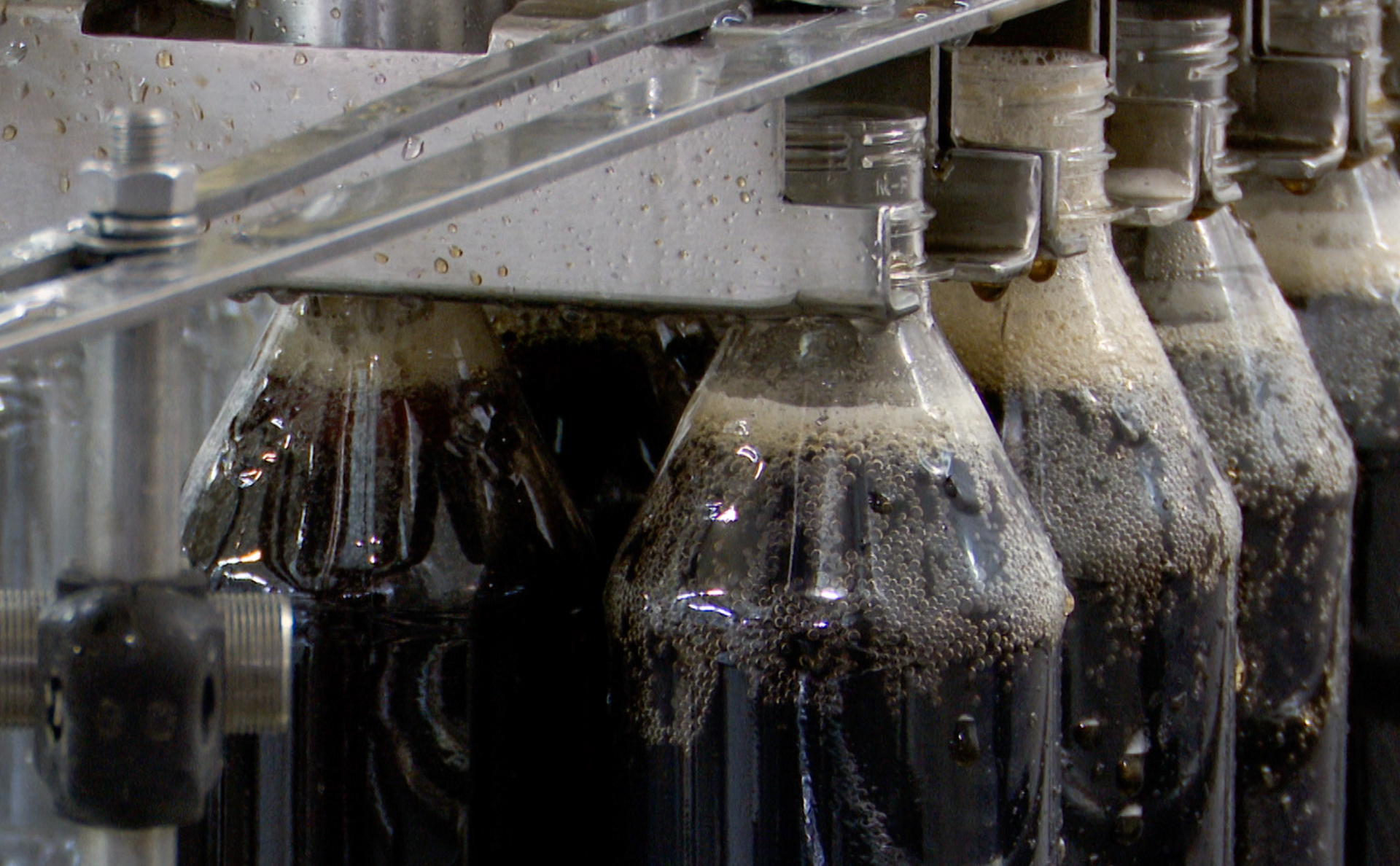 Коммерсант узнал о нехватке углекислого газа у производителей напитков