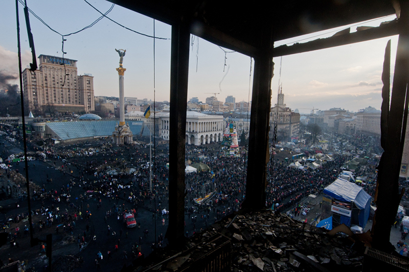 19 февраля в Киеве полностью выгорел Дом профсоюзов.&nbsp;Представители &laquo;Батькивщины&raquo; говорили о том, что при пожаре в здании заживо сгорели около 50 человек.&nbsp;
&nbsp;