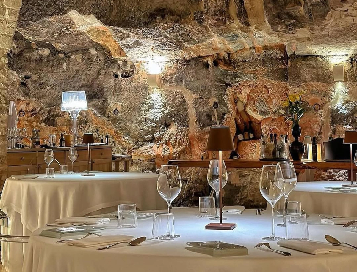 Отдельная винная карта занимает 60 печатных страниц