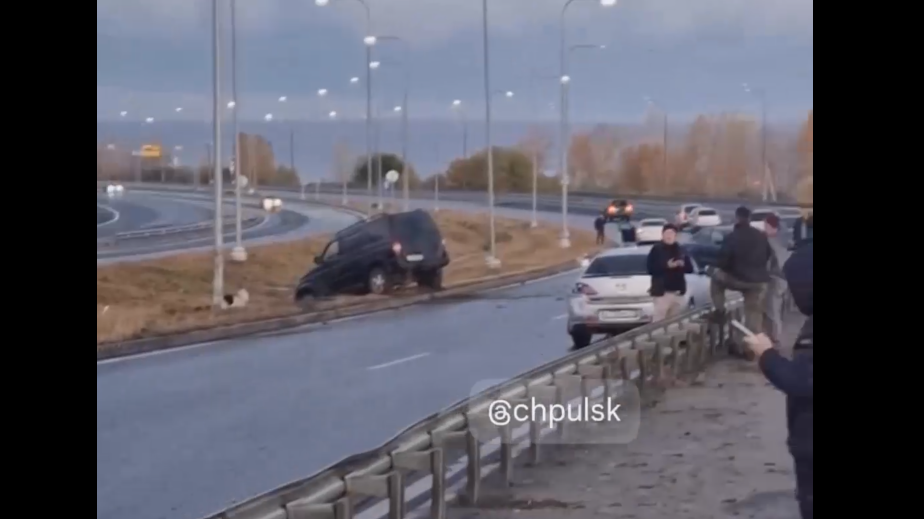 Водитель пострадал при массовом ДТП на Президентском мосту в Ульяновске