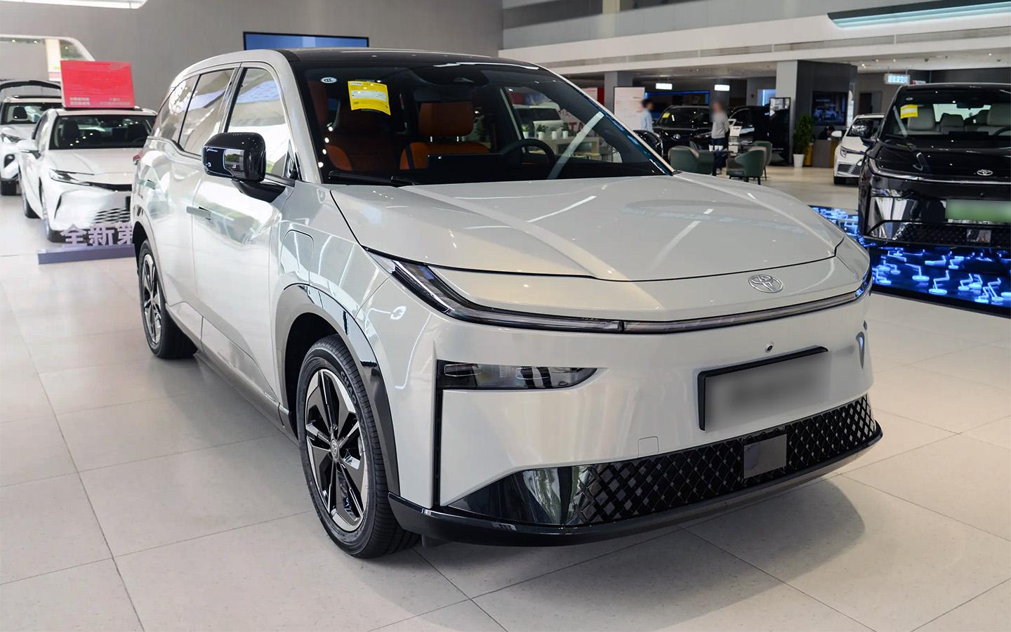 В Россию привезли новые кроссоверы Toyota, Kia и Volkswagen. Названы цены