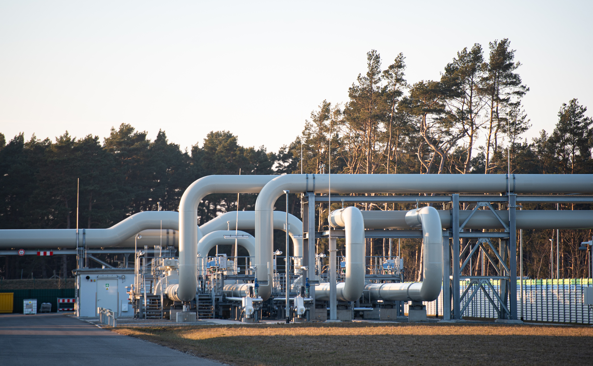 ЕК не исключила ограничения цен на газ из России при прекращении поставок"/>













