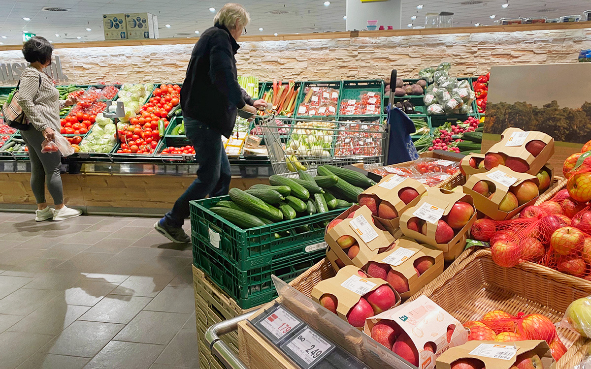 Захарова назвала санкции Запада причиной роста цен на продукты в мире