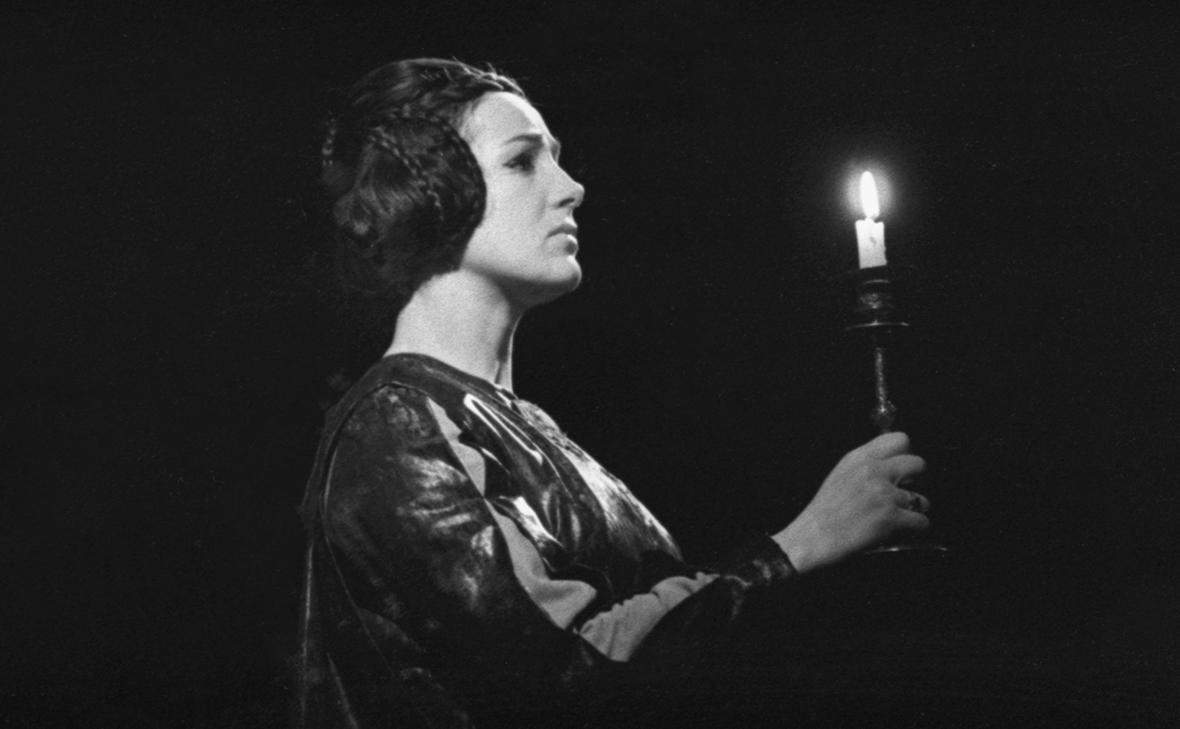 Алефтина Евдокимова в спектакле «Разбойники», 1969 год